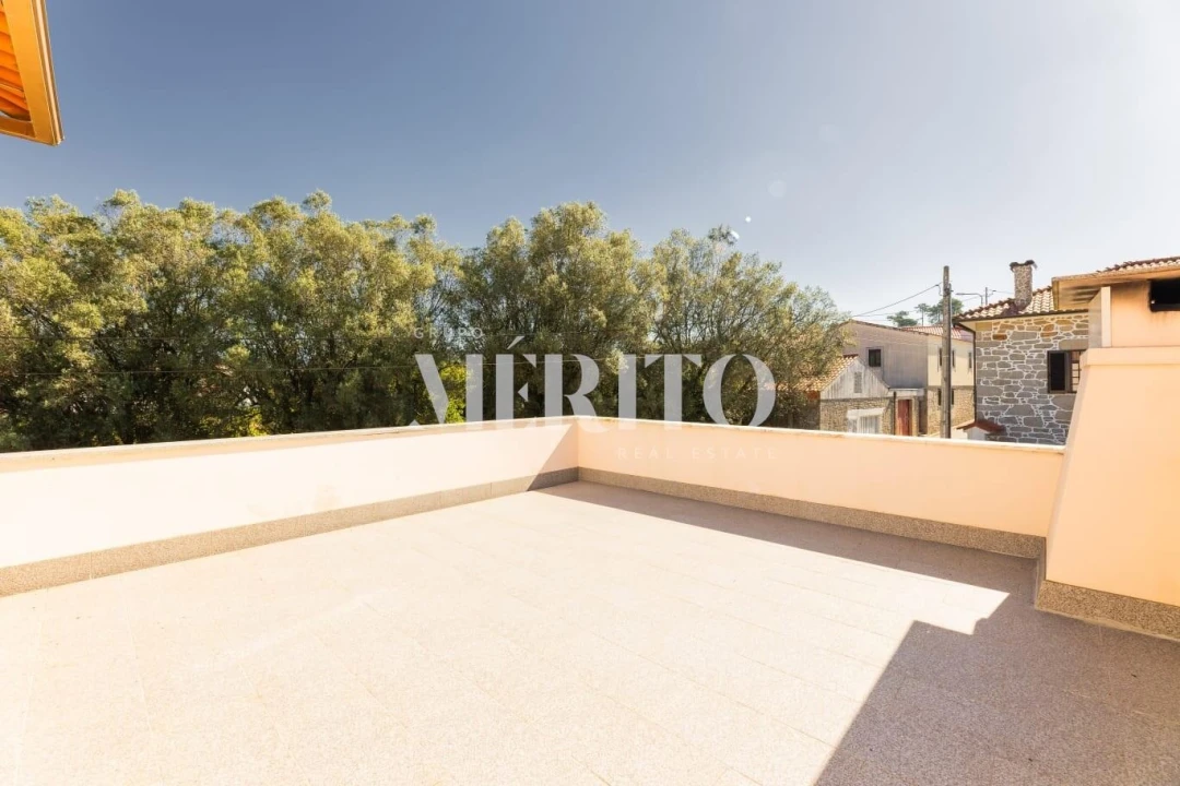 Moradia T3 para Venda em Alvarães Foto 9