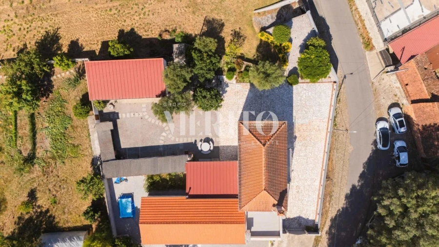 Moradia T3 para Venda em Alvarães Foto 3