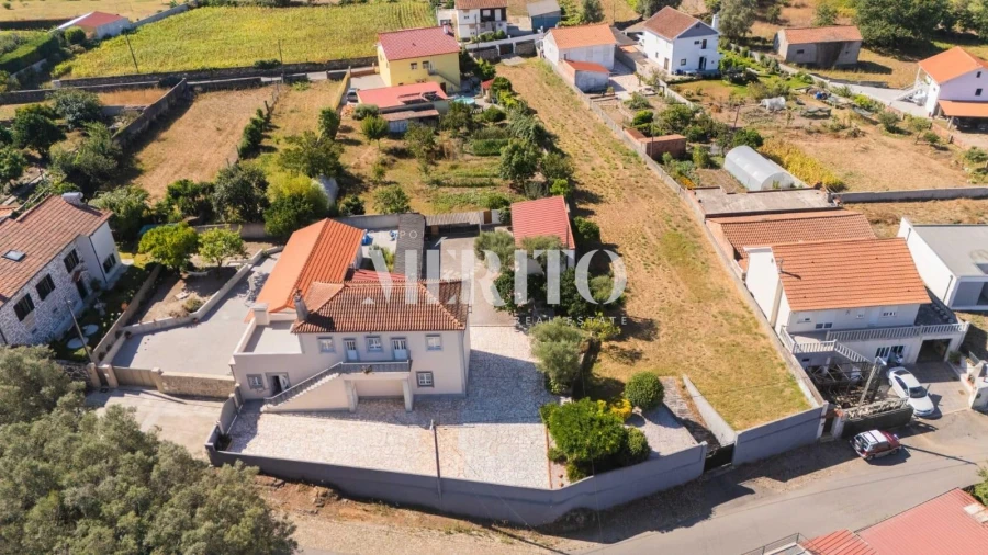 Moradia T3 para Venda em Alvarães Foto 2