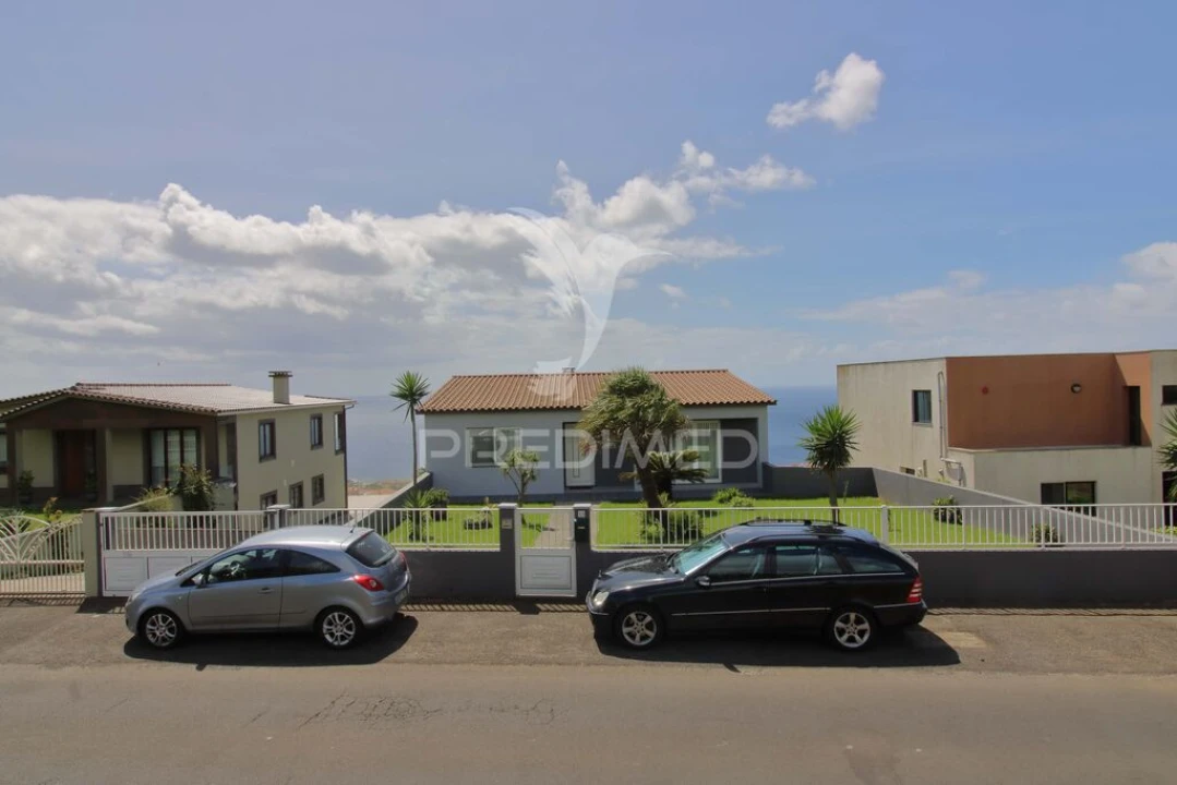 Moradia T5 para Venda em Porto Judeu Foto 1