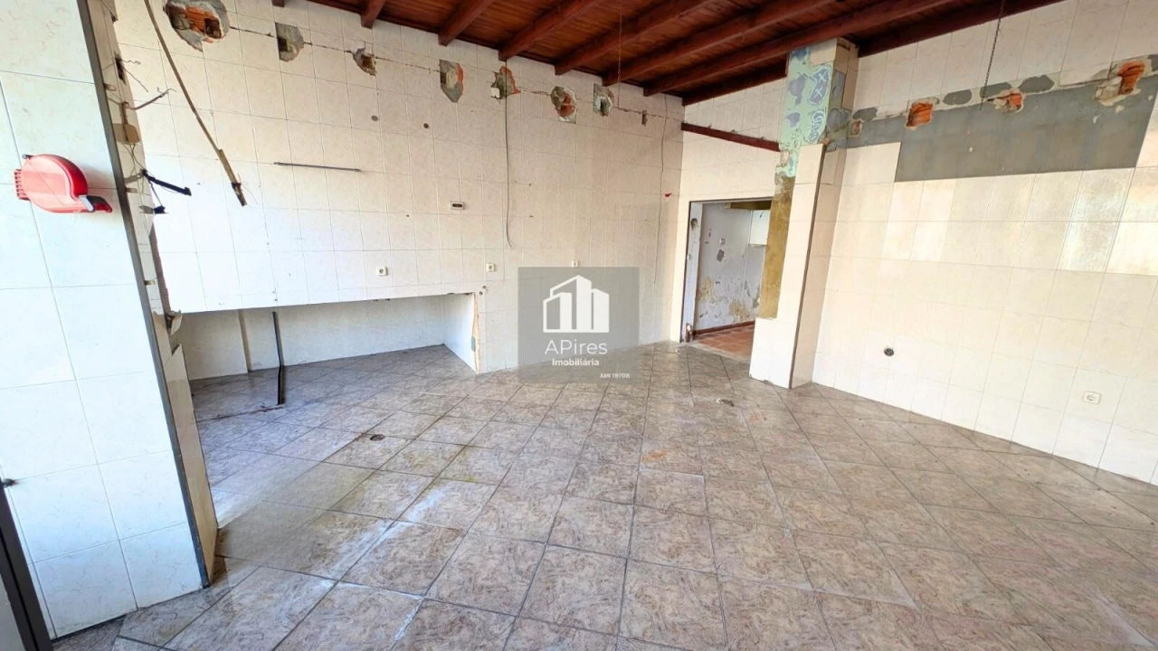 Loja para Venda em Almada, Cova da Piedade, Pragal e Cacilhas Foto 4