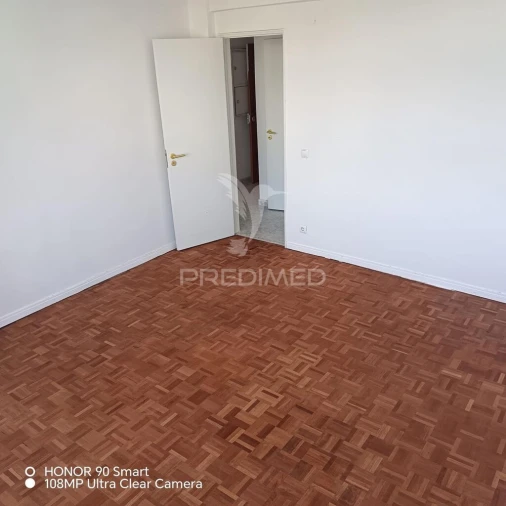 Apartamento T1 para Venda em Agualva e Mira-Sintra Foto 2