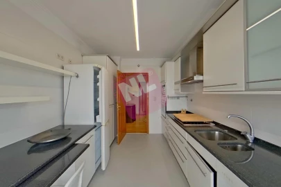 Apartamento T2 para Arrendamento em Carnide