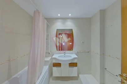 Apartamento T2 para Arrendamento em Carnide