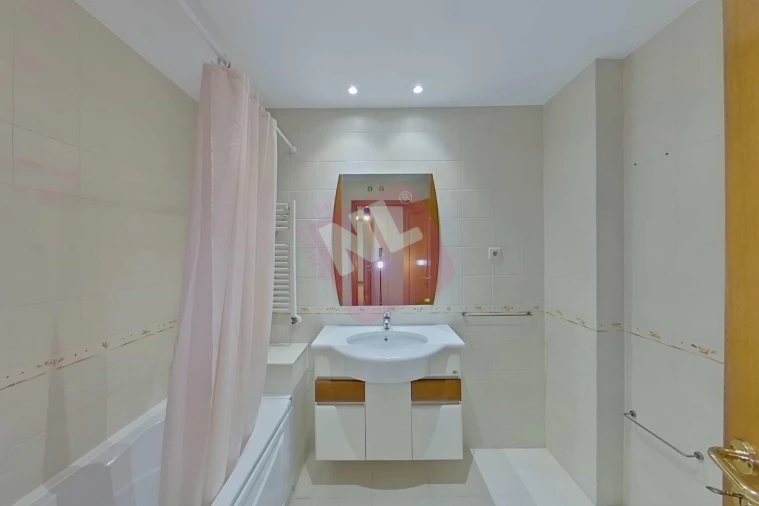 Apartamento T2 para Arrendamento em Carnide Foto 30
