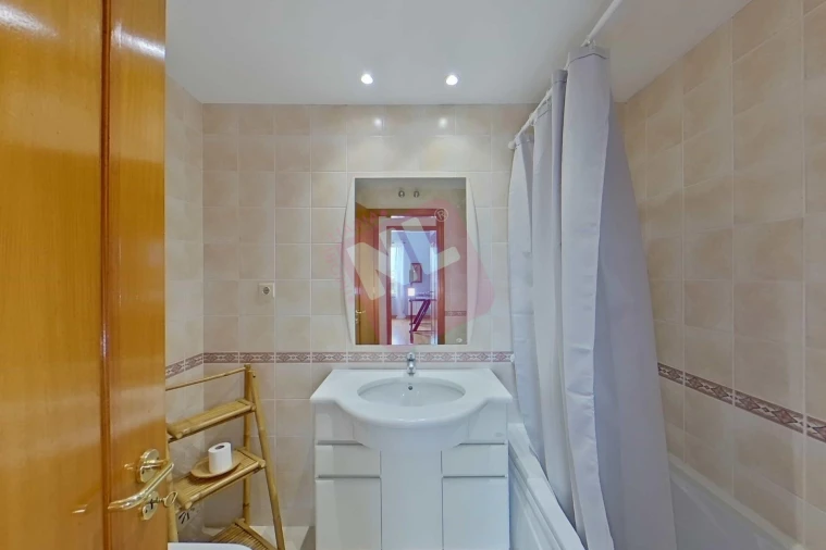 Apartamento T2 para Arrendamento em Carnide Foto 24