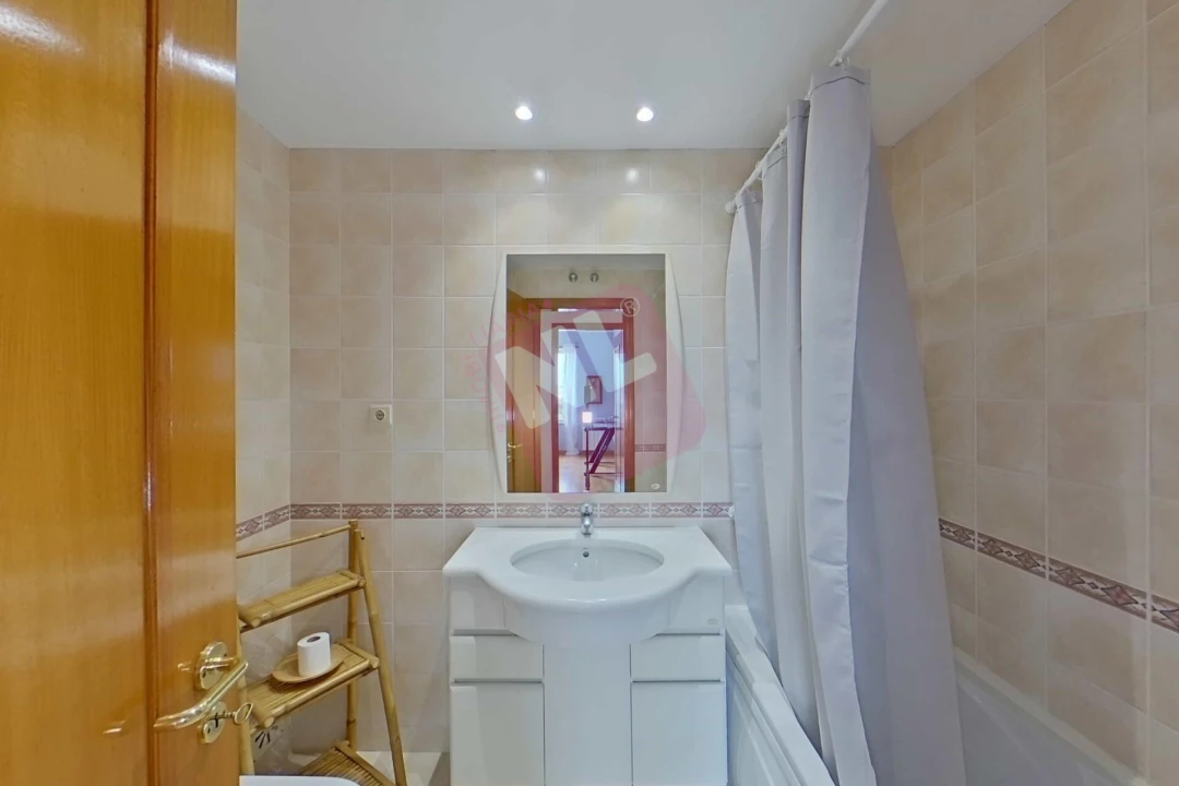 Apartamento T2 para Arrendamento em Carnide Foto 24