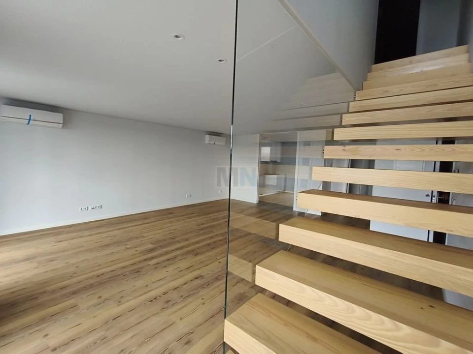 Apartamento T4 para Venda em Santo Antonio dos Olivais Foto 3