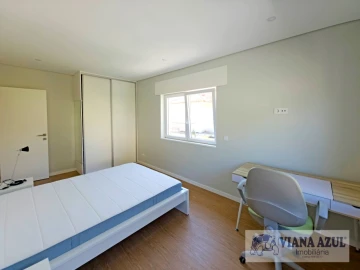 Quarto para Arrendamento em Areosa