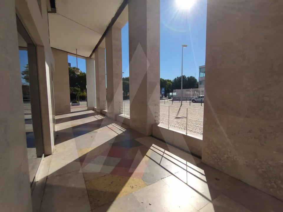 Loja para Arrendamento em Parque das Nações Foto 1