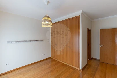 Apartamento T3 para Arrendamento em Mafamude e Vilar do Paraíso