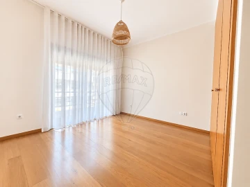 Apartamento T3 para Arrendamento em Mafamude e Vilar do Paraíso