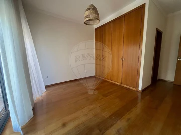Apartamento T3 para Arrendamento em Mafamude e Vilar do Paraíso