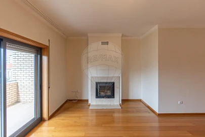 Apartamento T3 para Arrendamento em Mafamude e Vilar do Paraíso