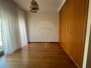 Apartamento T3 para Arrendamento em Mafamude e Vilar do Paraíso