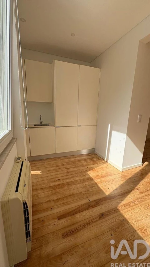 Apartamento T1 para Arrendamento em Campo de Ourique