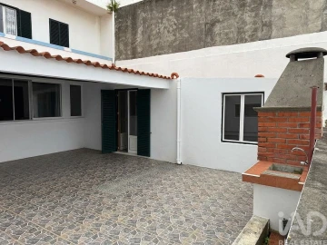 Apartamento T3 para Venda em Praia da Vitoria (Santa Cruz)