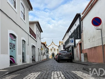 Apartamento T3 para Venda em Praia da Vitoria (Santa Cruz)