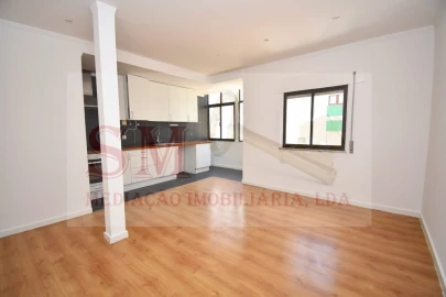 Apartamento T2 para Venda em Baixa da Banheira e Vale da Amoreira