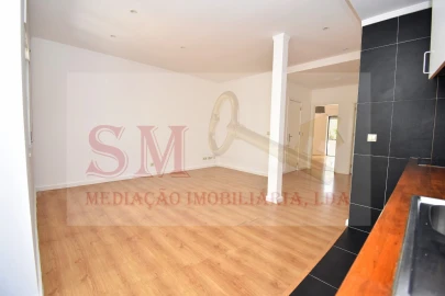 Apartamento T2 para Venda em Baixa da Banheira e Vale da Amoreira