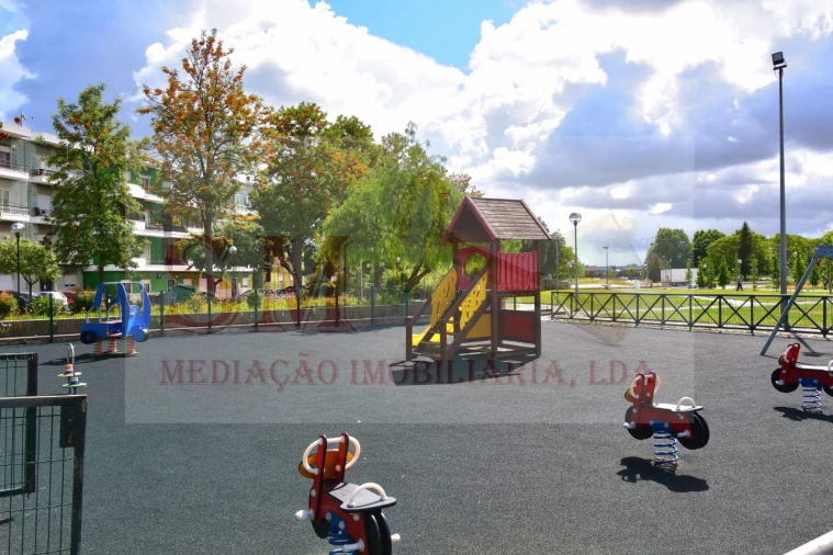 Apartamento T2 para Venda em Baixa da Banheira e Vale da Amoreira Foto 29