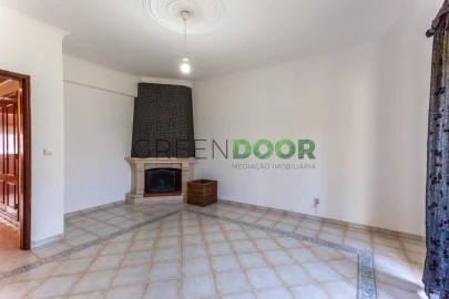 Apartamento T2 para Arrendamento em Seixal, Arrentela e Aldeia de Paio Pires