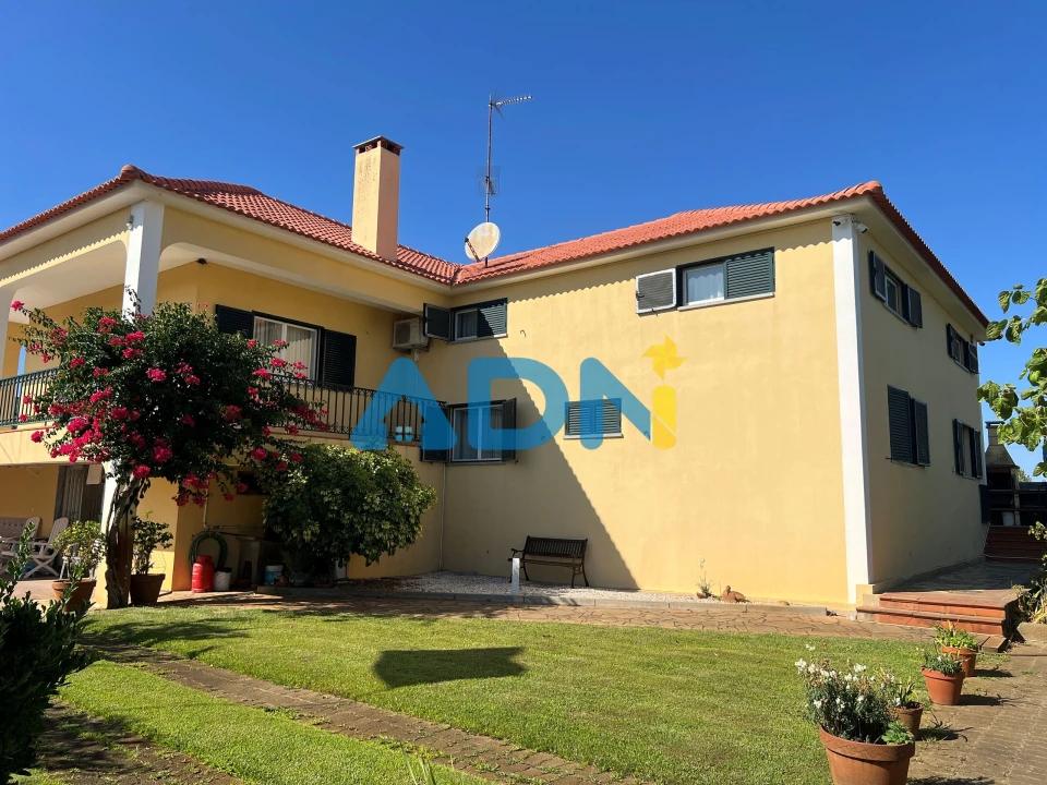 Moradia T7 para Venda em Benquerenças Foto 1