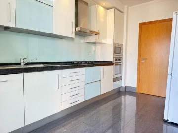 Apartamento T2 para Arrendamento em Carcavelos e Parede