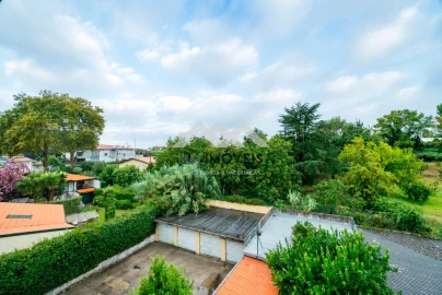 Apartamento T2 para Arrendamento em Aldoar, Foz do Douro e Nevogilde