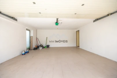 Moradia T5 para Venda em Nogueira e Silva Escura
