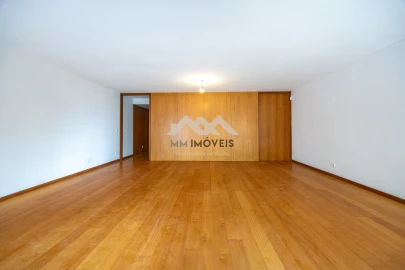Moradia T5 para Venda em Nogueira e Silva Escura