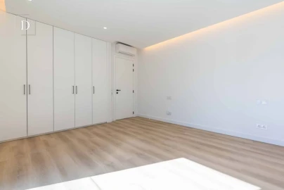 Moradia T5 para Venda em Albufeira e Olhos de Água