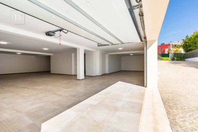 Moradia T5 para Venda em Albufeira e Olhos de Água