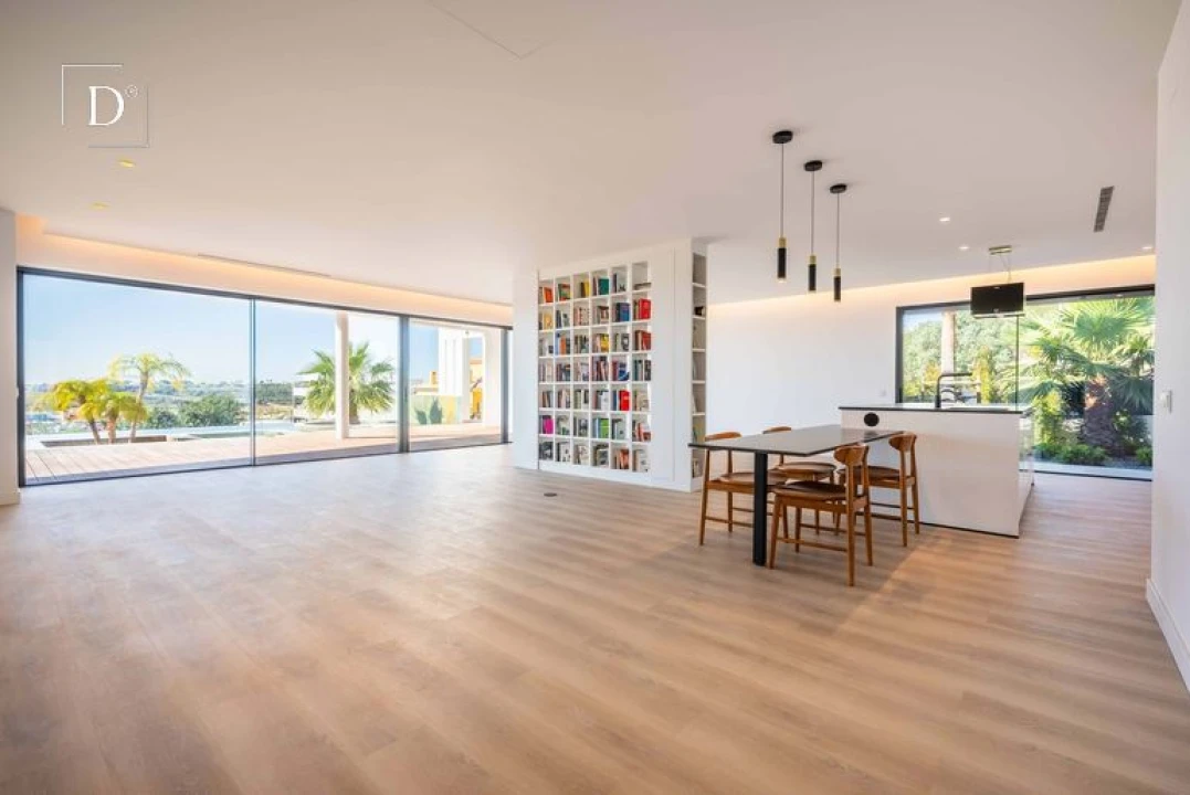 Moradia T5 para Venda em Albufeira e Olhos de Água Foto 3
