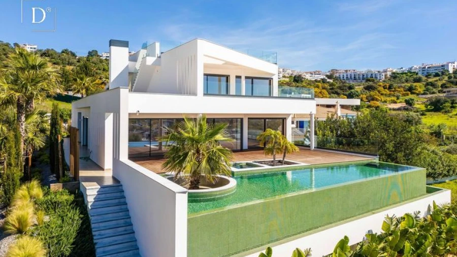 Moradia T5 para Venda em Albufeira e Olhos de Água