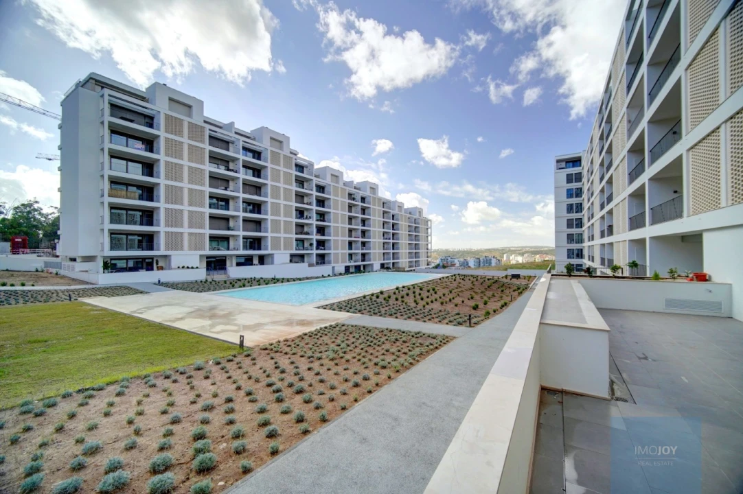 Apartamento T2 para Arrendamento em Santo António dos Cavaleiros e Frielas Foto 1