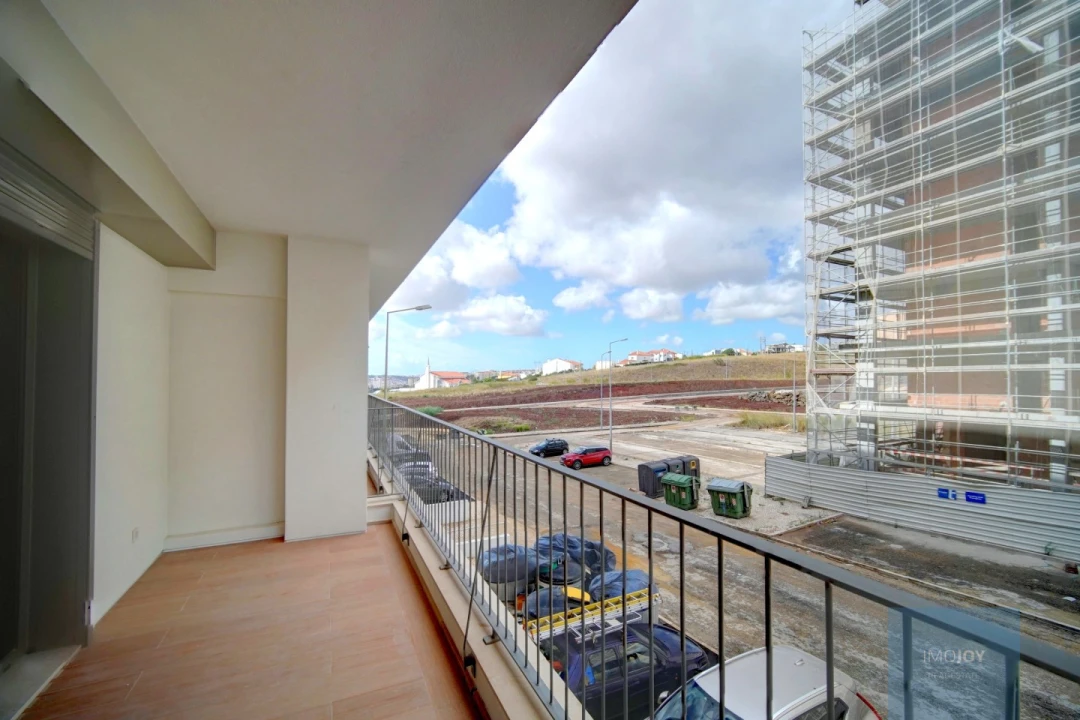 Apartamento T2 para Arrendamento em Santo António dos Cavaleiros e Frielas Foto 21