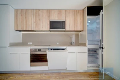 Apartamento T2 para Arrendamento em Santo António dos Cavaleiros e Frielas