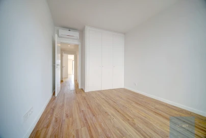 Apartamento T2 para Arrendamento em Santo António dos Cavaleiros e Frielas