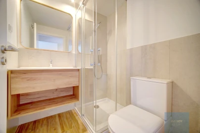 Apartamento T2 para Arrendamento em Santo António dos Cavaleiros e Frielas