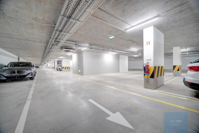 Apartamento T2 para Arrendamento em Santo António dos Cavaleiros e Frielas