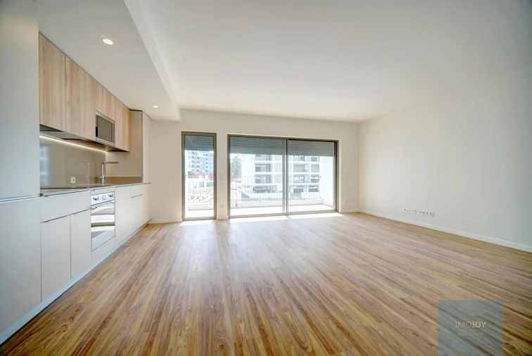 Apartamento T2 para Arrendamento em Santo António dos Cavaleiros e Frielas Foto 3