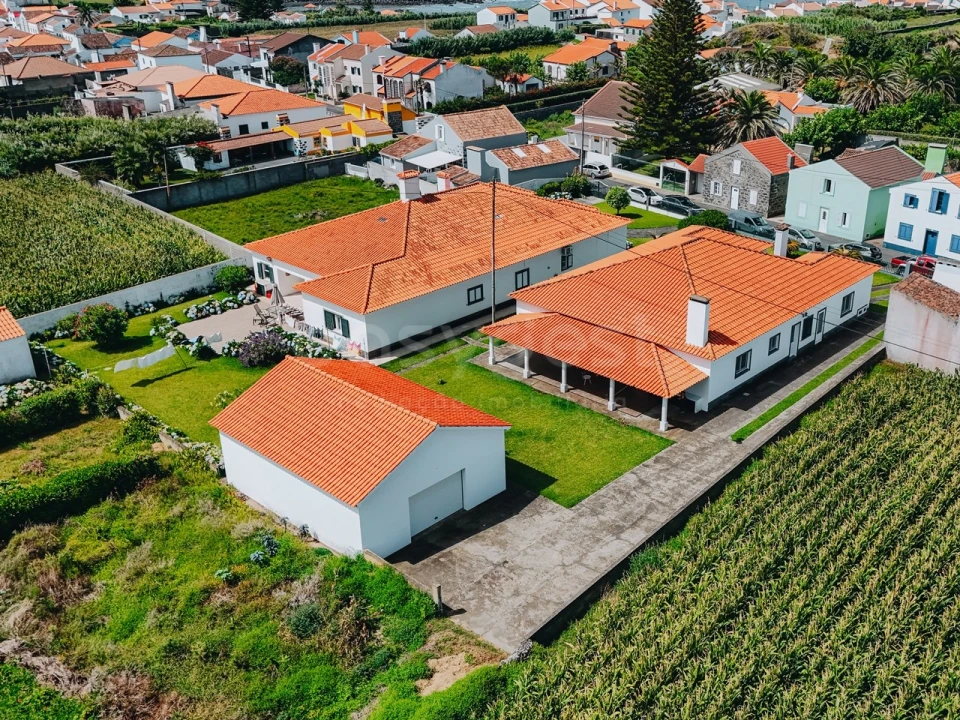 Moradia T4 para Venda em Mosteiros Foto 2