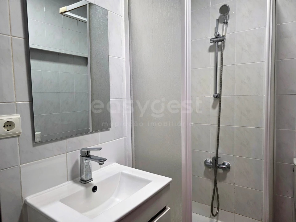 Moradia T3 para Venda em Fajã de Baixo Foto 26