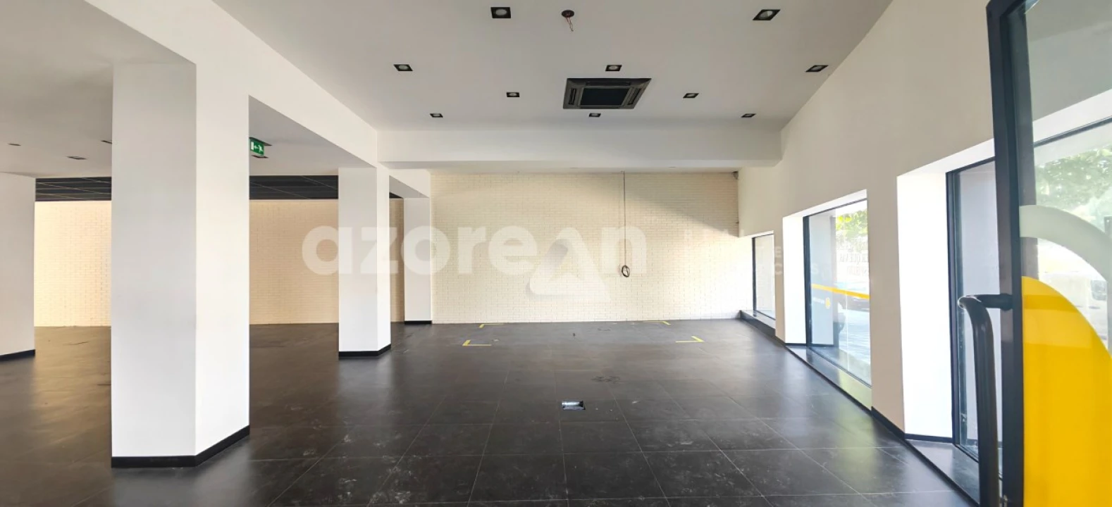 Loja para Arrendamento em Ponta Delgada (São Pedro) Foto 4