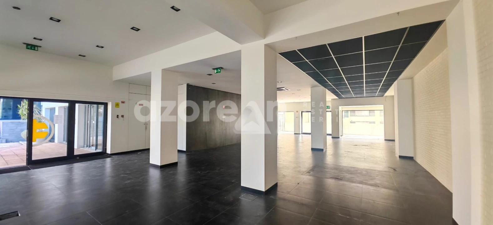 Loja para Arrendamento em Ponta Delgada (São Pedro) Foto 8