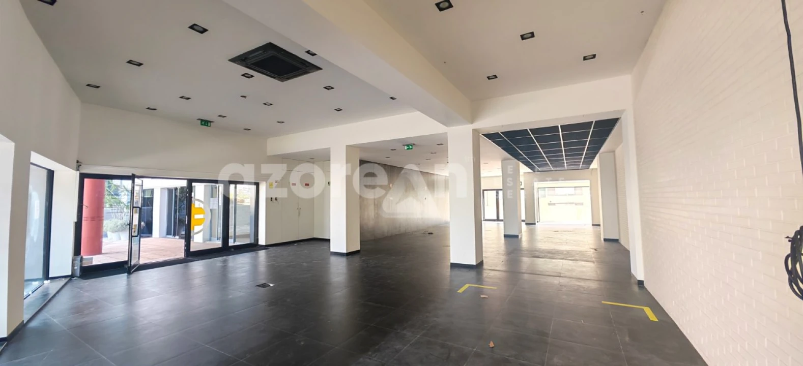 Loja para Arrendamento em Ponta Delgada (São Pedro) Foto 10