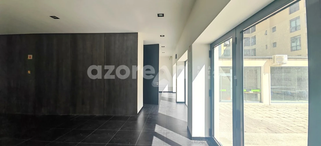 Loja para Arrendamento em Ponta Delgada (São Pedro) Foto 14