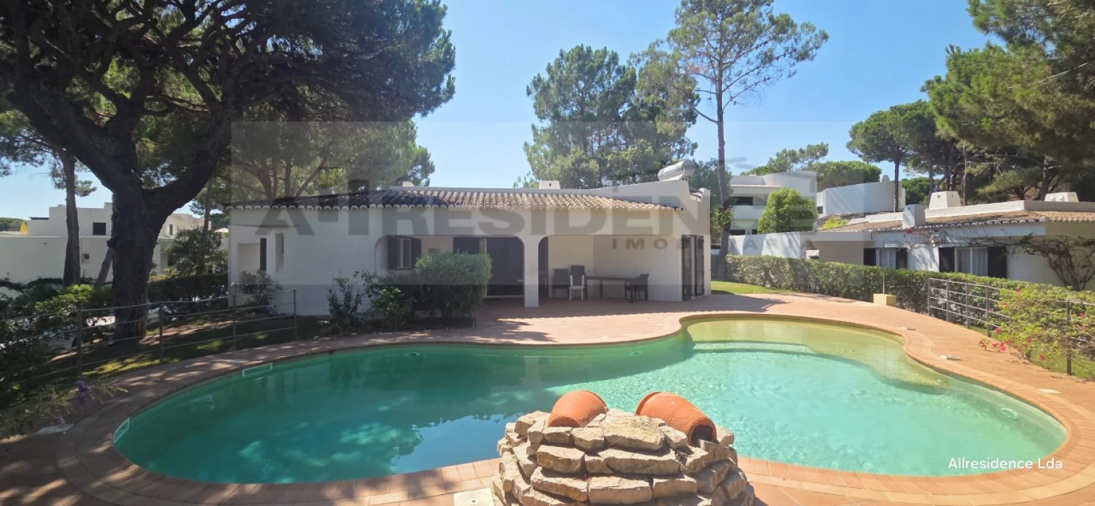 Moradia T3 para Venda em Albufeira e Olhos de Água Foto 1