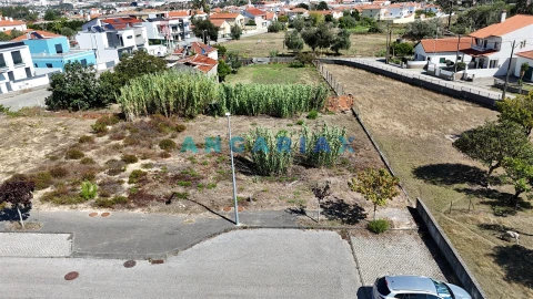 Terreno para Venda em Parceiros e Azoia